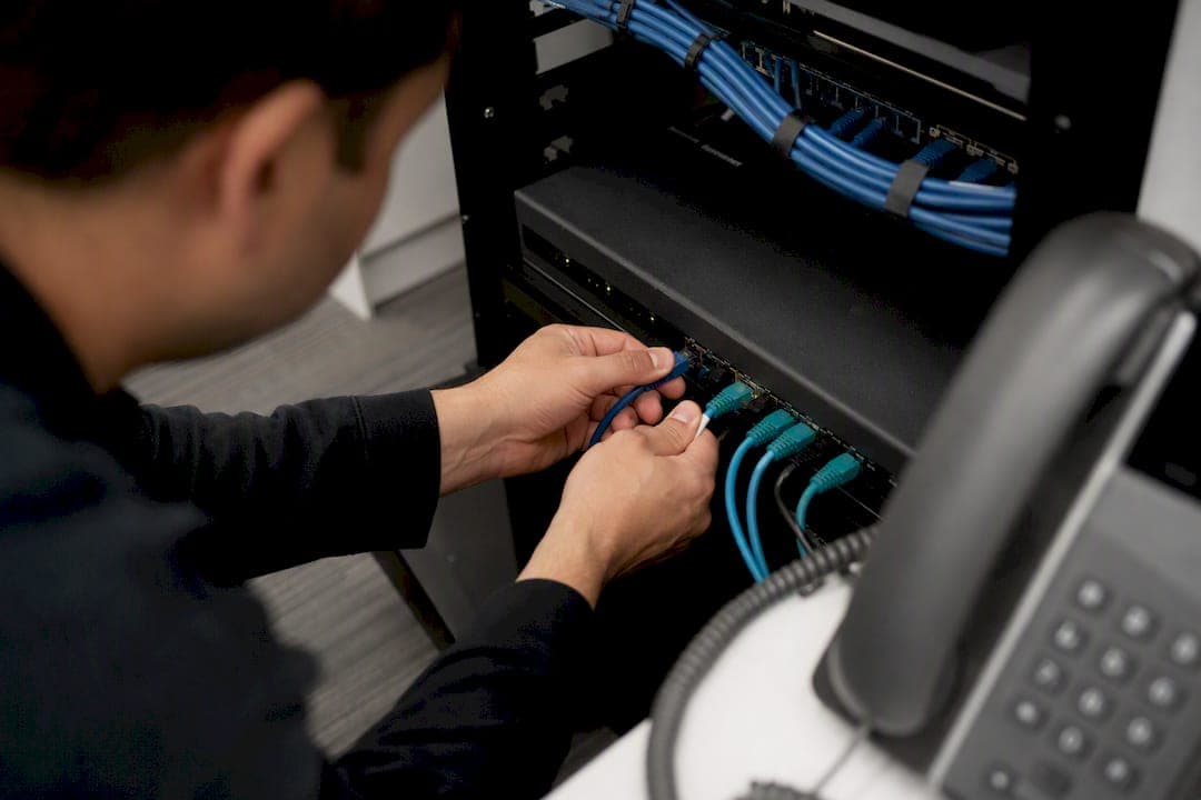 E911 for VoIP Canada: What Businesses Must Confirm
