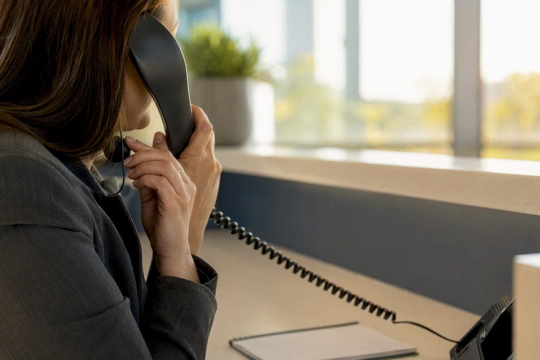 Cut Missed Calls With Receptionist Phone Scripts and a Six Week Training Plan